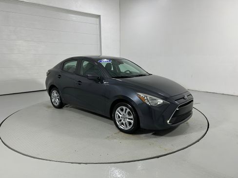 Used 2018 Toyota Yaris iA image 2