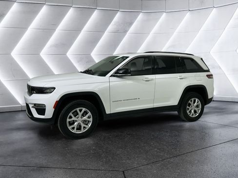 Used 2023 Jeep Grand Cherokee Limited AWD/4WD image 3