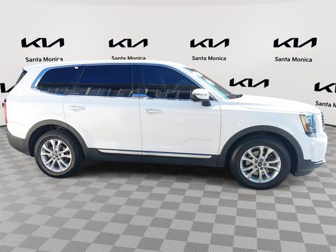 Certified 2022 Kia Telluride LX image 4