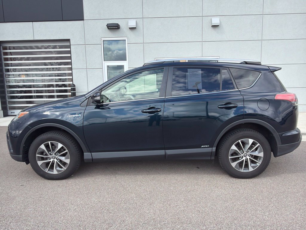 Used 2018 Toyota RAV4 XLE AWD/4WD image 3
