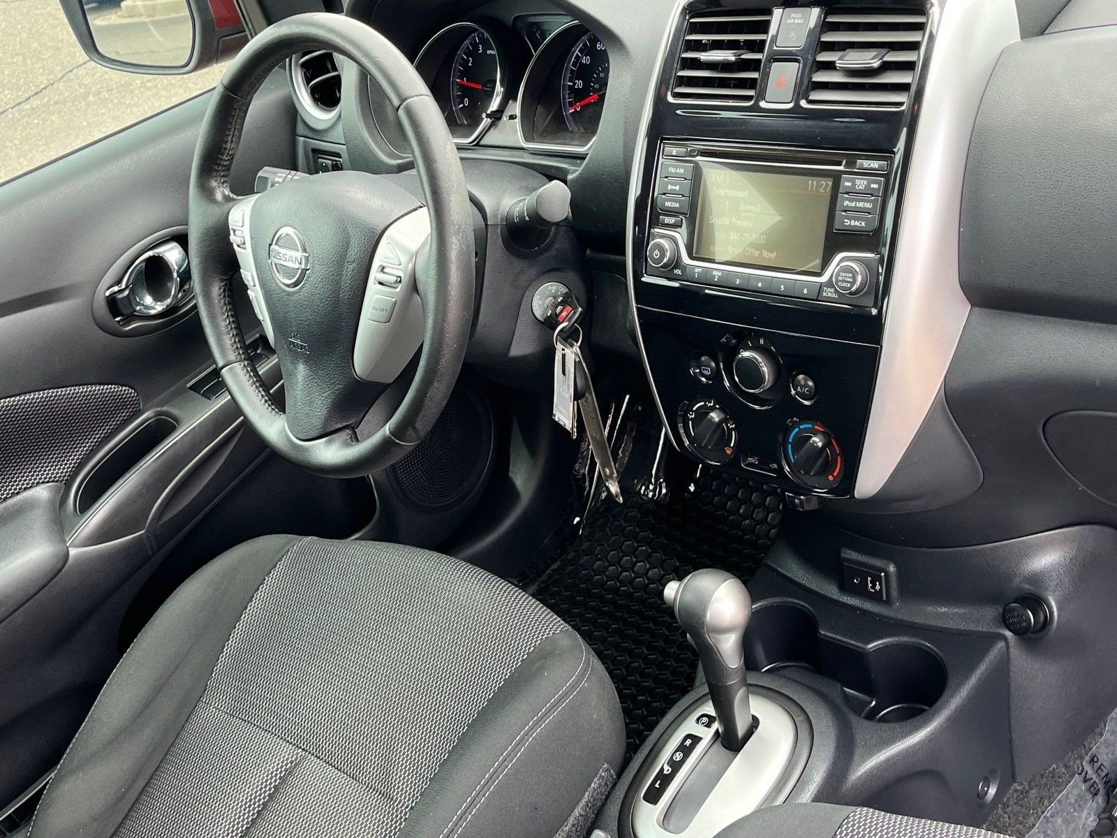 Used 2017 Nissan Versa SV w/ SV Special Edition Package FWD image 9