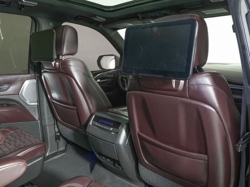 Used 2021 Cadillac Escalade Sport Platinum w/ LPO, ONYX Package image 11