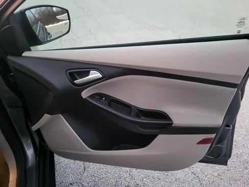 Used 2013 Ford Focus SE w/ SE Winter Pkg image 22