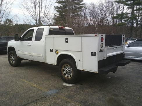 Used 2013 GMC Sierra 2500 SLT w/ Suspension Package, Off-Road AWD/4WD image 8