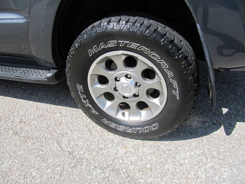 Used 2005 Toyota 4Runner Limited AWD/4WD image 4