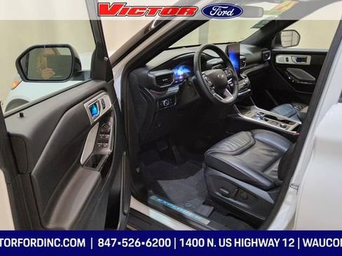 Used 2024 Ford Explorer Platinum w/ Technology Package image 7