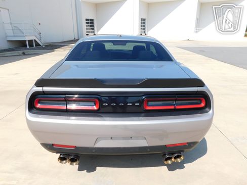 Used 2015 Dodge Challenger SXT w/ Driver Convenience Group RWD image 23