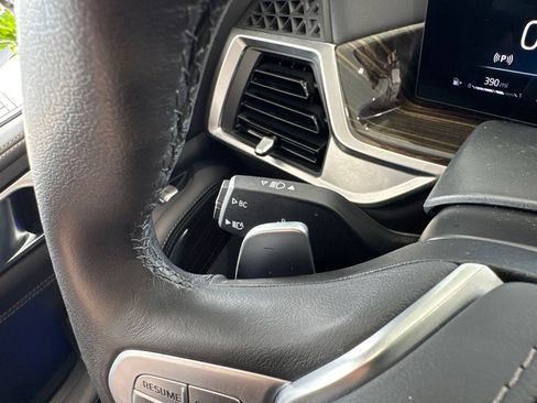 Used 2025 BMW X7 xDrive40i w/ Premium Package AWD/4WD image 24