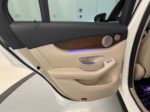 Used 2021 Mercedes-Benz GLC 300 4MATIC image 46