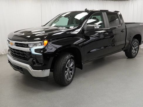 Used 2024 Chevrolet Silverado 1500 LT AWD/4WD image 4