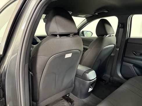 Used 2025 Hyundai Elantra SEL FWD image 17