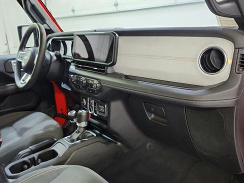Used 2025 Jeep Wrangler Unlimited Sahara AWD/4WD image 29