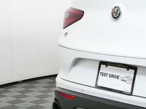 Used 2022 Alfa Romeo Stelvio Sprint AWD/4WD image 36
