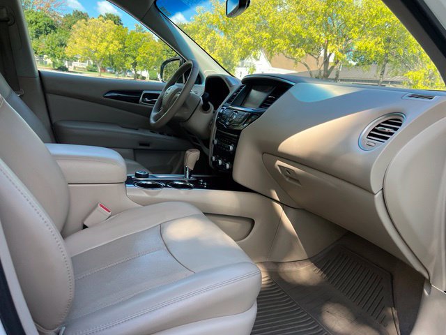 Used 2015 Nissan Pathfinder Platinum w/ Family Entertainment Package FWD image 22