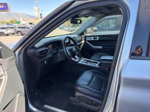 Used 2021 Ford Explorer Limited w/ Equipment Group 301A AWD/4WD image 11