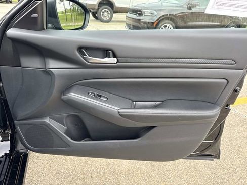 Used 2025 Nissan Altima 2.5 SV image 17