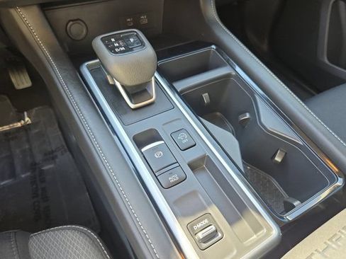 Used 2024 Nissan Pathfinder SV FWD image 13