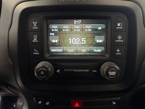 Used 2016 Jeep Renegade Trailhawk w/ Popular Equipment Group AWD/4WD image 5
