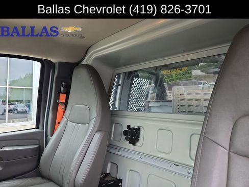 Used 2014 Chevrolet Express 2500 RWD image 21