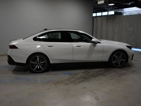 New 2027 BMW 550e xDrive AWD/4WD image 21