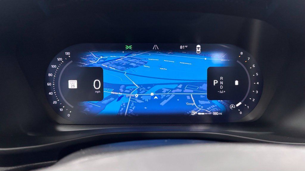 Certified 2026 Volvo XC40 B5 Plus AWD/4WD image 14