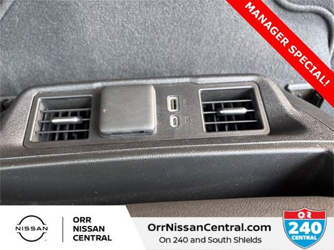 Used 2024 GMC Sierra 1500 SLT image 15