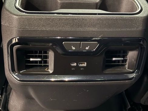 Used 2023 GMC Sierra 1500 AT4 image 31