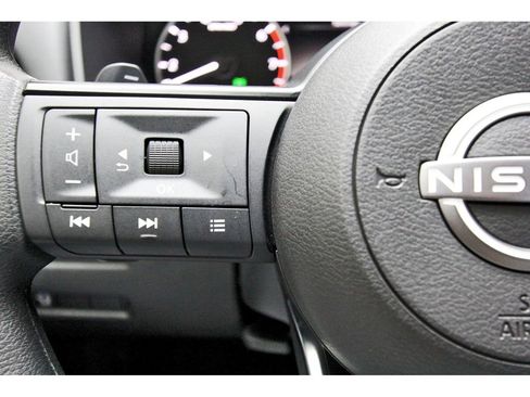 Used 2024 Nissan Rogue S AWD/4WD image 13