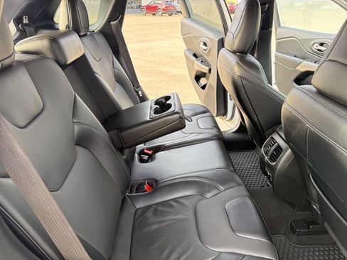 Used 2022 Jeep Cherokee Limited image 36