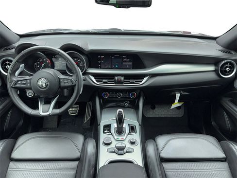 Used 2022 Alfa Romeo Stelvio Veloce image 16