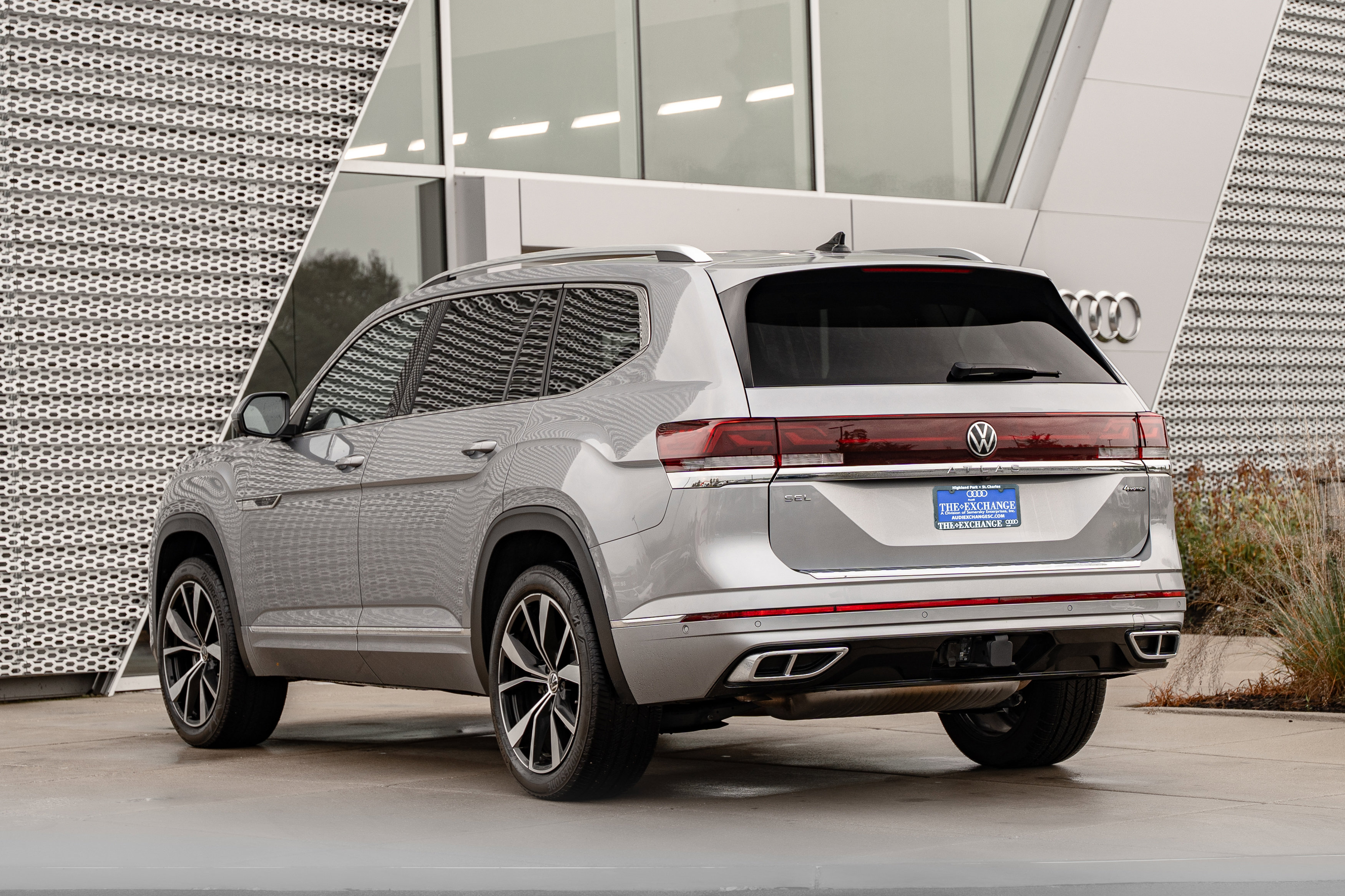 Used 2024 Volkswagen Atlas SEL Premium R-Line AWD/4WD image 5