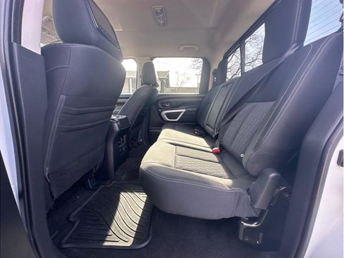 Used 2019 Nissan Titan SV w/ SV Convenience Package image 12
