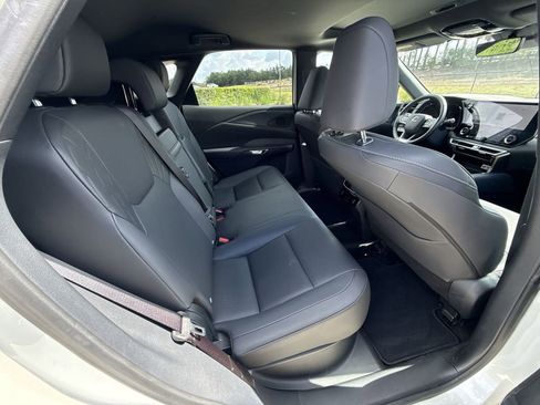 Used 2025 Lexus RX 350 Premium w/ Accessory Package (Z1) FWD image 17