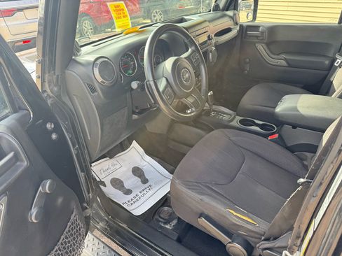 Used 2013 Jeep Wrangler Unlimited Sport w/ Dual Top Group image 10