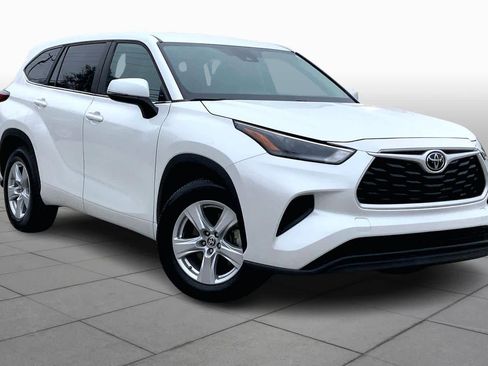 Used 2023 Toyota Highlander L image 2