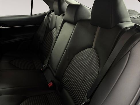 Used 2024 Toyota Camry SE image 13