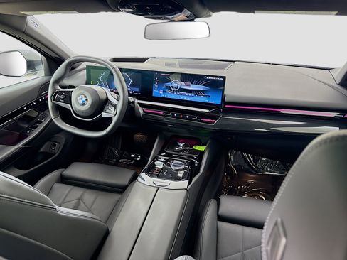 Used 2025 BMW 530i xDrive w/ Premium Package image 25