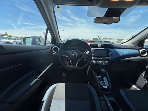 Used 2025 Nissan Versa SV FWD image 32