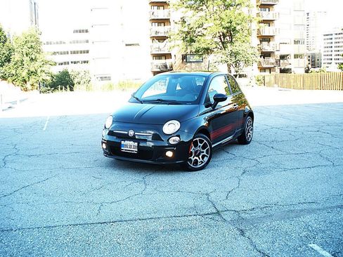 Used 2012 FIAT 500 Sport w/ Safety & Sound Pkg FWD image 16