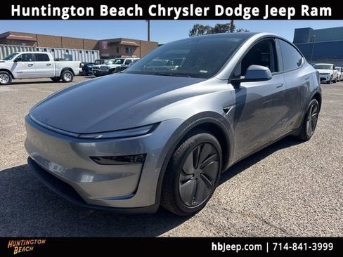 Used 2026 Tesla Model Y AWD image 1