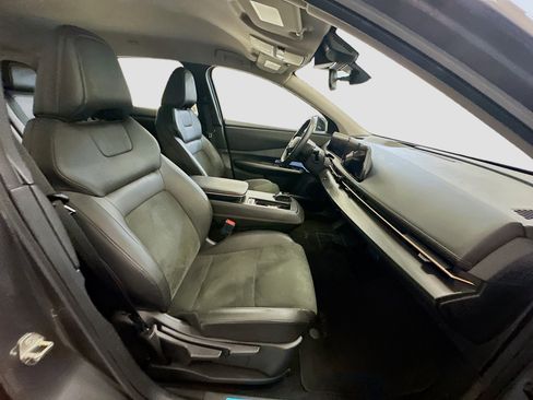 Used 2023 Nissan Ariya AWD image 32