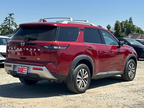 Used 2023 Nissan Pathfinder SL image 3