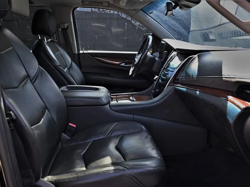Used 2019 Cadillac Escalade ESV Premium Luxury AWD/4WD image 15