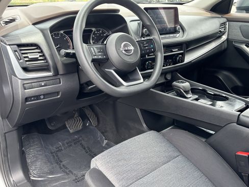Used 2023 Nissan Rogue SV FWD image 16