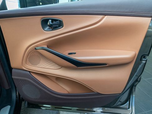 Used 2021 Aston Martin DBX image 37