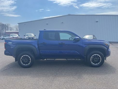 Used 2025 Toyota Tacoma TRD Off-Road image 8