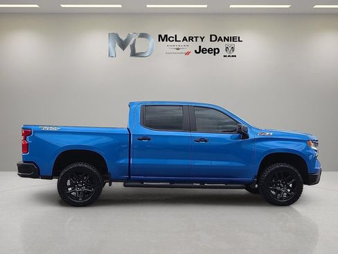 Used 2025 Chevrolet Silverado 1500 LT Trail Boss w/ Convenience Package II AWD/4WD image 6