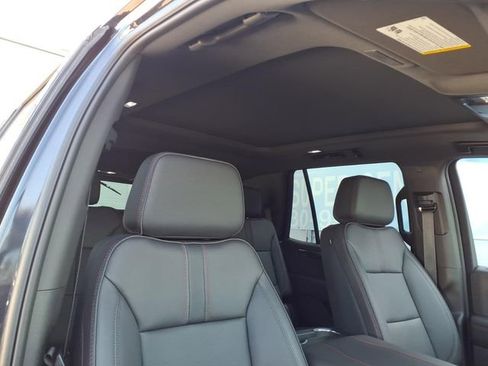 Used 2025 Chevrolet Suburban Z71 AWD/4WD image 21