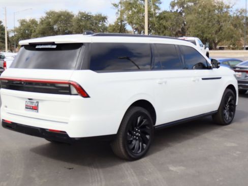 Used 2025 Lincoln Navigator L Reserve w/ Jet Appearance Package image 8