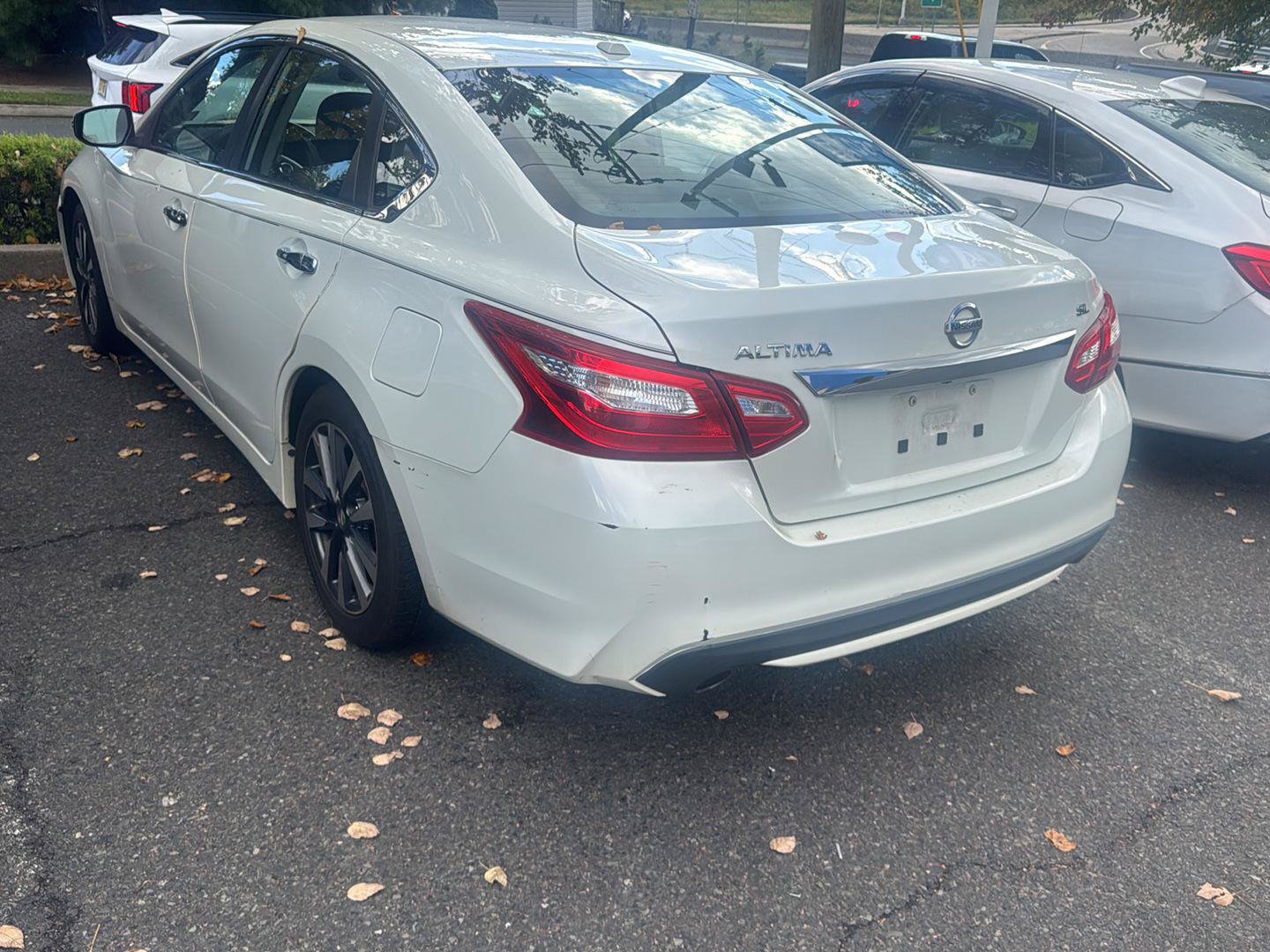 Used 2017 Nissan Altima 2.5 SL w/ 2.5 Technology Package FWD image 4